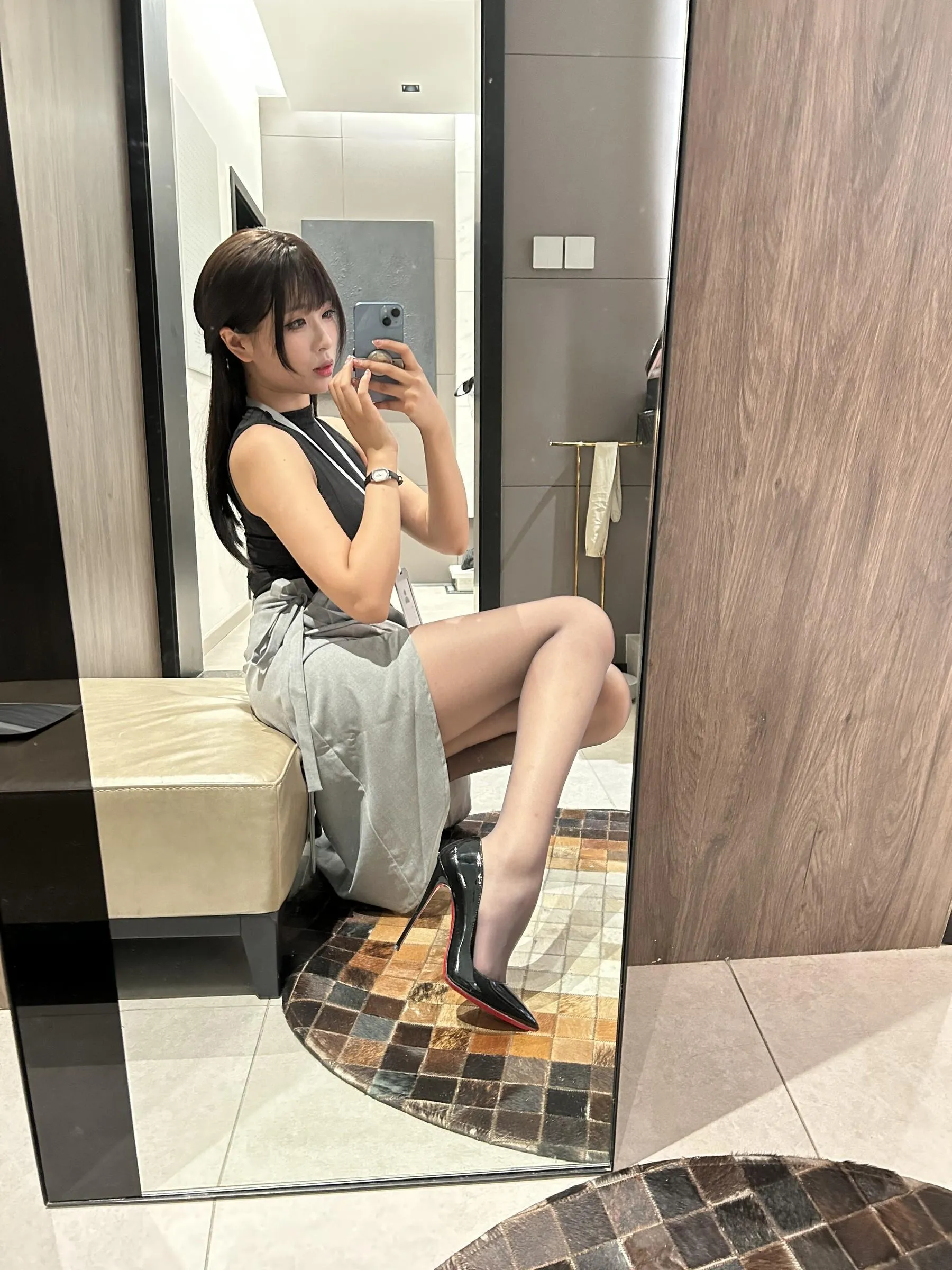 轩萧学姐 – NO.44 眼镜娘OL-眼镜娘预售赠品自拍 [20P]插图9